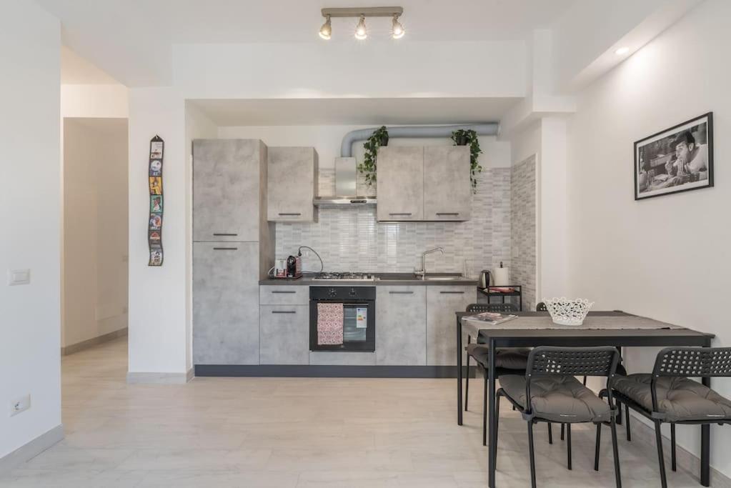 Appartement Cinema House In Cinecitta à Rome Extérieur photo